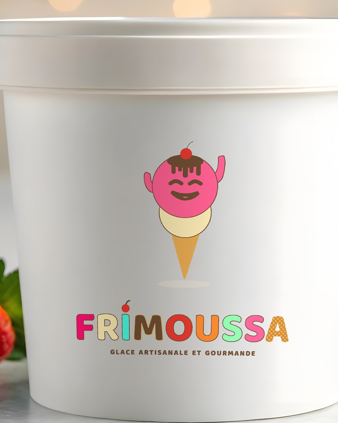 Le logo Frimoussa sur un pot de glace artisanale